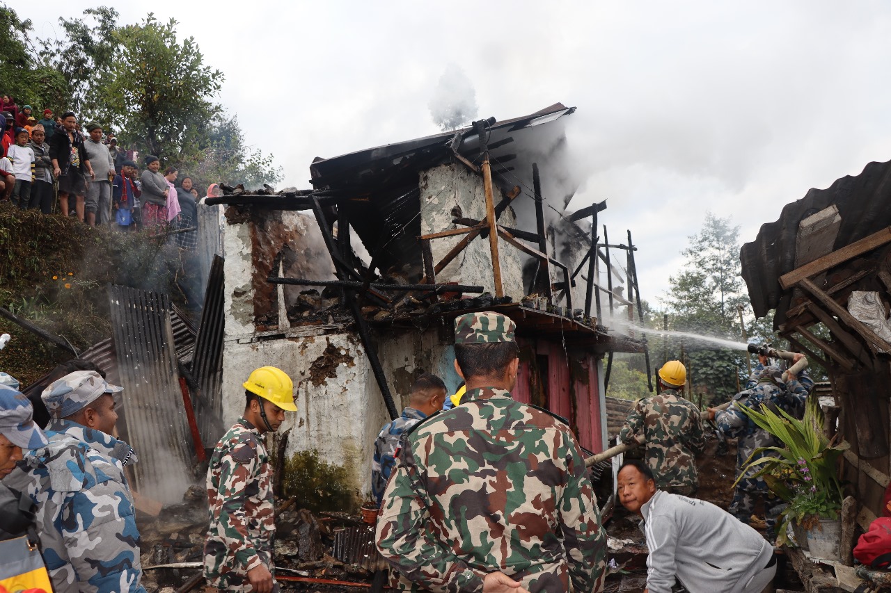 फुङ्लिङमा आगलागी, पाँच लाख बराबर क्षति